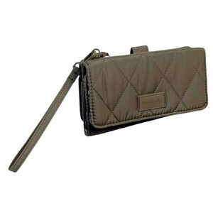 Vera‎ Bradley ~ Ultralight RFID 3-in-1 Wristlet/Wallet ~ Green ~ Quilted Pattern